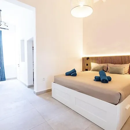 Modern Maltese Townhouse With Jacuzzi By The Sea