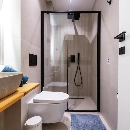 Nyaraló Modern Maltese Townhouse With Jacuzzi By The Sea Sliema