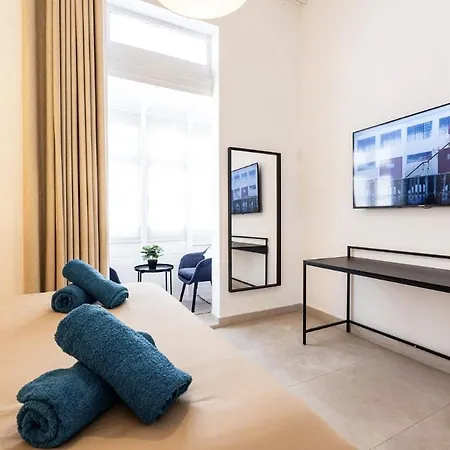 Modern Maltese Townhouse With Jacuzzi By The Sea Sliema