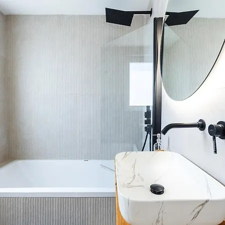 Modern Maltese Townhouse With Jacuzzi By The Sea Nyaraló