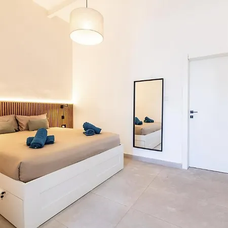 Nyaraló Modern Maltese Townhouse With Jacuzzi By The Sea