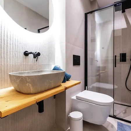 Nyaraló Modern Maltese Townhouse With Jacuzzi By The Sea *